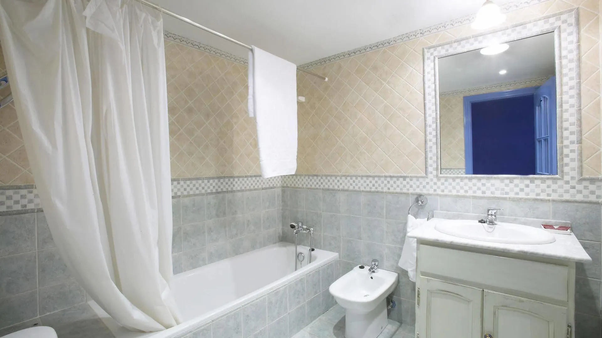 Hotel Kaia Zierbena